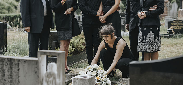 Who can sue for wrongful death in California?