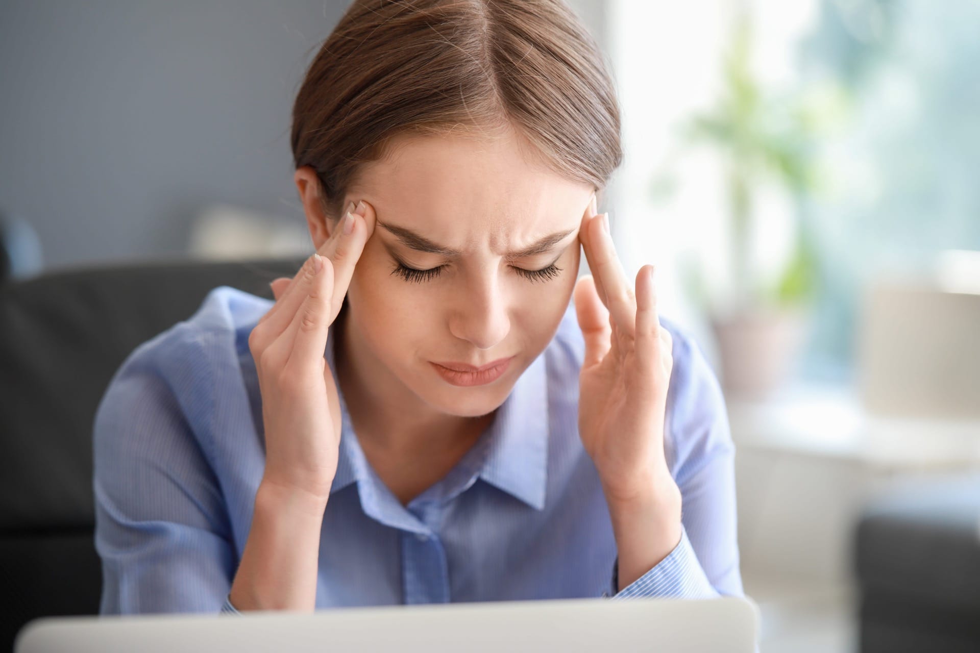 Women in pain holding her head